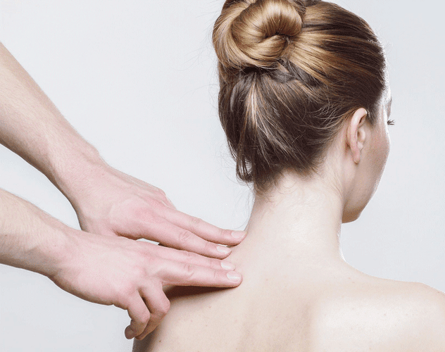masaj gât femeie
